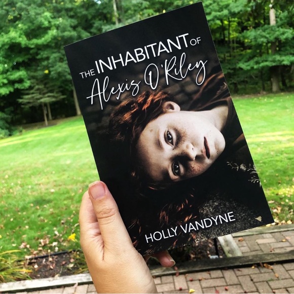 Meet Holly! 💖 - Picture 3 of 7